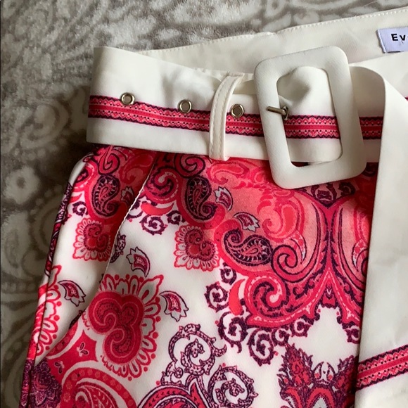 Silk fashion short in pink color - Picture 3 of 5